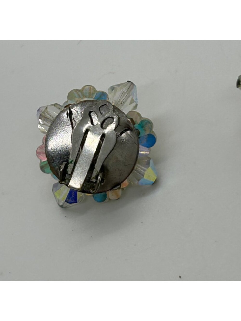 Vtg 1950s Aurora Borealis AB Crystal Cluster Marguerite Flower Clip On Earrings - Picture 8 of 14